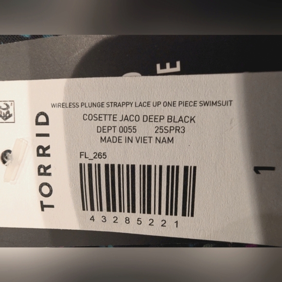 Torrid Wireless Plunge One-Piece Swimsuit plus Size 1x NWT Black - Picture 11 of 11